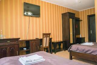 Отель Сапсан Тернополь Стандартный двухместный номер с 2 отдельными кроватями-9